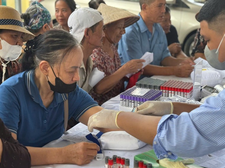 Hà Nội có thêm nhiều chính sách hỗ trợ khám, chữa bệnh cho người dân ảnh 1
