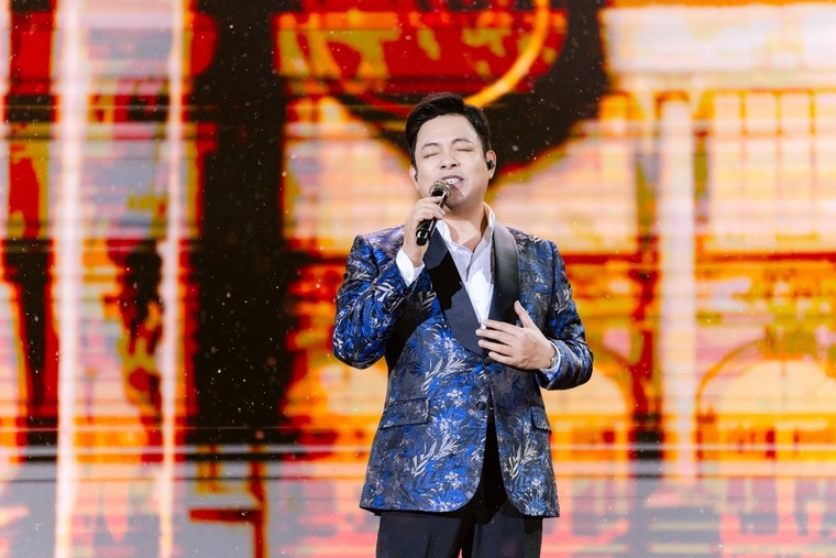 Gần 10.000 khán giả say đắm cùng Cẩm Ly - Quang Lê trong đêm nhạc "Sound of Love" ảnh 1