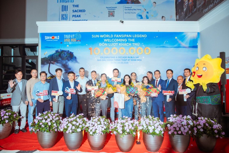 Vị khách thứ 10 triệu tại Fansipan nhận phần quà trị giá hơn 20 triệu đồng ảnh 5
