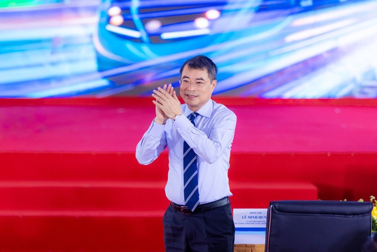 Hà Nội đồng loạt khởi công 5 tuyến đường sắt, 3 dự án nhà ở cho thuê ảnh 1