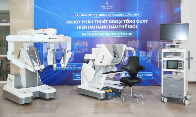 Cột mốc mới của y học Việt Nam: Lần đầu tiên bác sĩ phẫu thuật từ xa cho bệnh nhân cách hàng nghìn cây số ảnh 2
