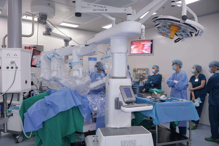 Cột mốc mới của y học Việt Nam: Lần đầu tiên bác sĩ phẫu thuật từ xa cho bệnh nhân cách hàng nghìn cây số ảnh 3