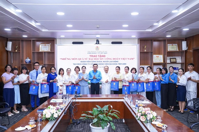 Công đoàn Y tế Việt Nam trao "Những món quà từ Đại hội XIV Công Đoàn Việt Nam" đến đoàn viên khó khăn, mắc bệnh hiểm nghèo ảnh 1