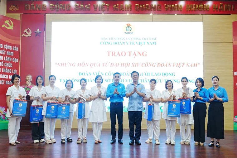 Công đoàn Y tế Việt Nam trao "Những món quà từ Đại hội XIV Công Đoàn Việt Nam" đến đoàn viên khó khăn, mắc bệnh hiểm nghèo ảnh 6