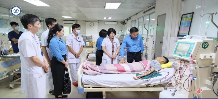 Công đoàn Y tế Việt Nam trao "Những món quà từ Đại hội XIV Công Đoàn Việt Nam" đến đoàn viên khó khăn, mắc bệnh hiểm nghèo ảnh 7