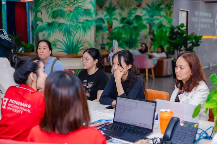 Nhiều trường đại học tại TP Hồ Chí Minh công bố điểm sàn xét tuyển từ 15 điểm ảnh 1
