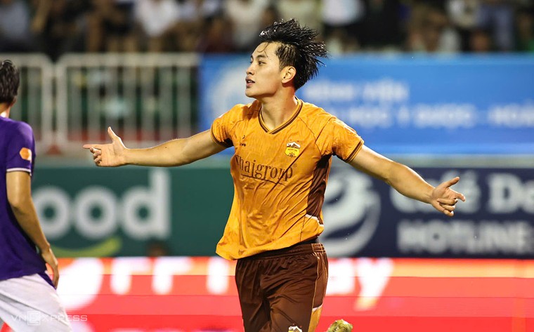 Tài năng 18 tuổi giúp HAGL trụ hạng V-League ảnh 1