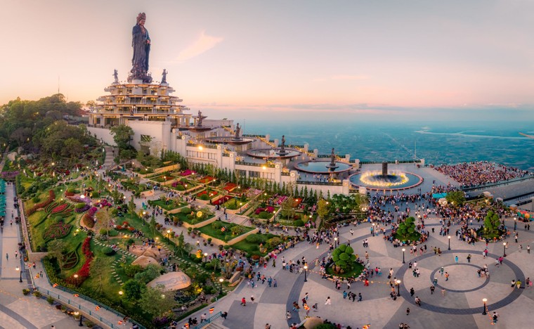 Triển lãm gốm tâm linh quy mô lớn tại núi Bà Đen chính thức khai mạc vào ngày 8/8 ảnh 7
