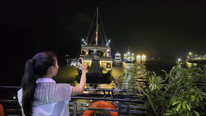 Vịnh Hạ Long rực sáng trong đêm hội công nghệ và di sản ảnh 3