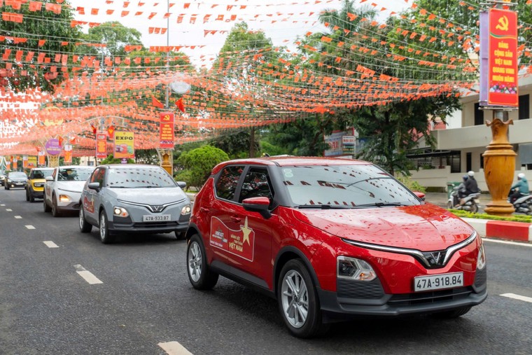 Giá dễ tiếp cận, sạc 0 đồng: Bài toán sở hữu ô tô đầu tiên nhẹ hơn với xe điện VinFast ảnh 1