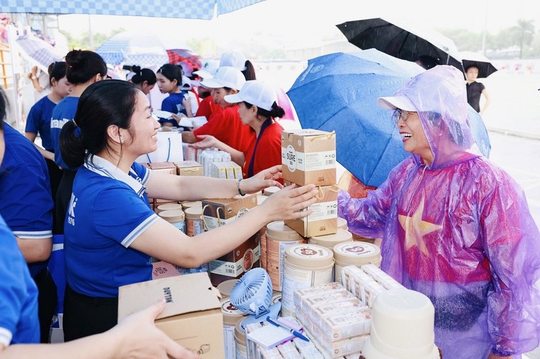 Vinamilk Sure đồng hành cùng người cao tuổi chủ động sống khỏe ảnh 4