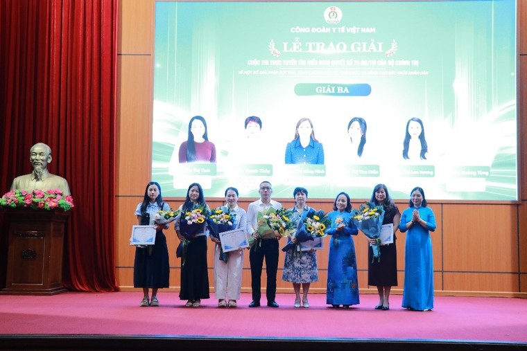 Công đoàn Y tế Việt Nam trao giải Cuộc thi trực tuyến tìm hiểu Nghị quyết 72-NQ/TW và tập huấn ứng dụng AI trong lĩnh vực y tế và hoạt động công đoàn ảnh 5