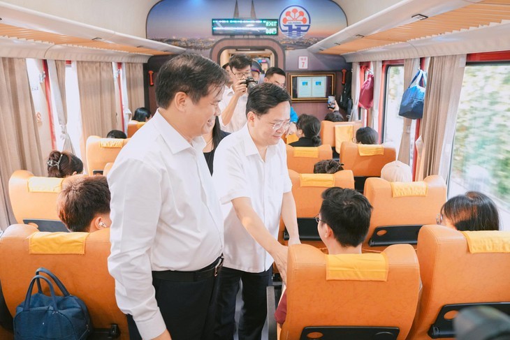 Chủ tịch Tổng Liên đoàn Lao động Việt Nam: Chăm lo thiết thực để người lao động ngành y yên tâm gắn bó với đơn vị ảnh 1
