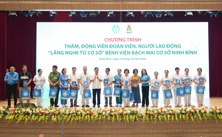 Chủ tịch Tổng Liên đoàn Lao động Việt Nam: Chăm lo thiết thực để người lao động ngành y yên tâm gắn bó với đơn vị ảnh 6