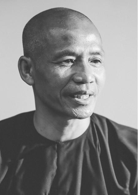 TS Nguyễn Mạnh Hùng quyết đi theo con đường tu tập bởi đó là cả một hành trình dài đế đến được với Hạnh phúc trong từng nhịp thờ cuộc đời.