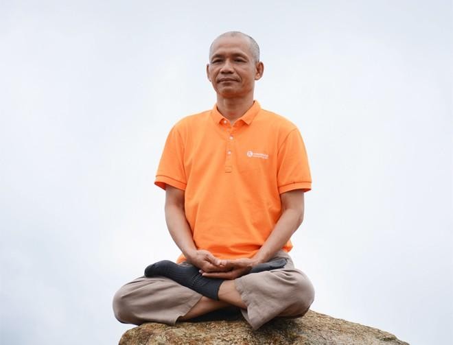 Với những người mới bắt đầu hành thiền nên tìm nơi vắng vẻ, yên tĩnh và nên hành thiền đều đặn, hàng ngày.