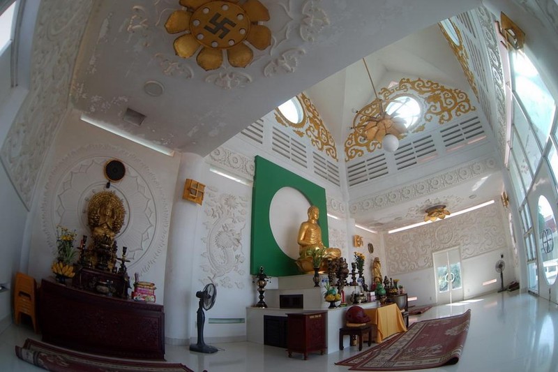 Ngôi chùa màu trắng đặc biệt ở Quảng Bình ảnh 15