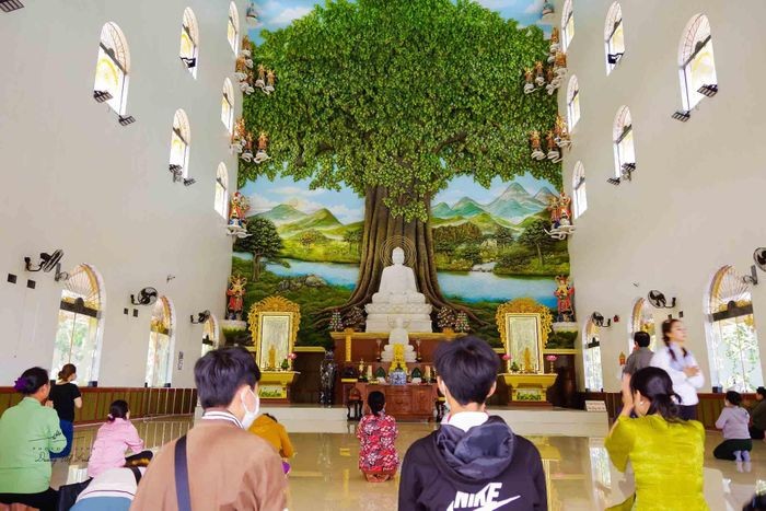 Chùa Vạn Linh: Chốn bình yên giữa thiên nhiên kỳ vĩ trên đỉnh núi Cấm ảnh 11