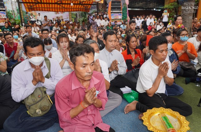 Chư tôn đức GHPGVN thực hiện lễ Tắm Phật và chúc Tết cổ truyền Chôl Chnăm Thmây ảnh 4