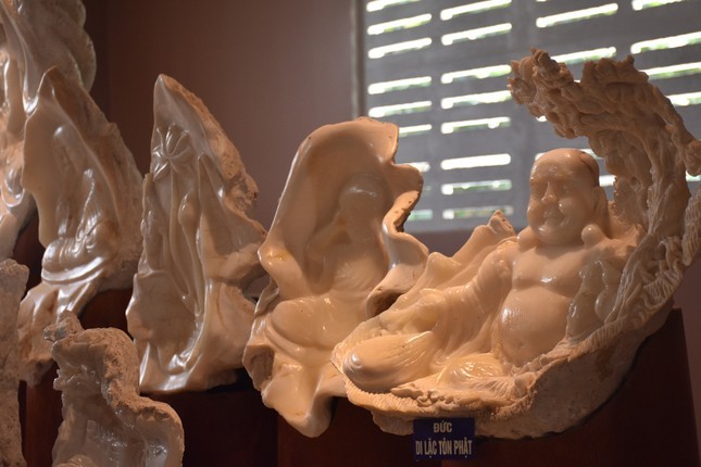 Bộ sưu tập tượng Phật điêu khắc trên vỏ ốc Trường Sa xác lập kỷ lục Việt Nam ảnh 3