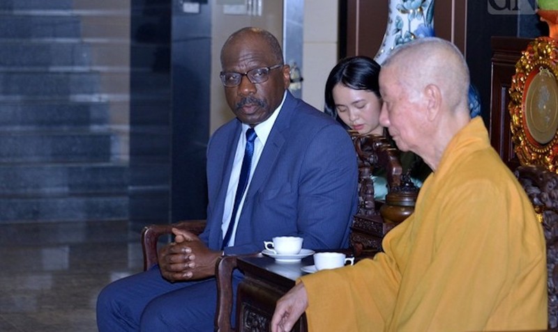 Phái đoàn Ủy ban Tự do Tôn giáo Quốc tế Hoa Kỳ thăm Đức Pháp chủ GHPGVN ảnh 3