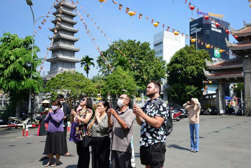 Chùa Vĩnh Nghiêm: Ngôi chùa cổ kính và vô cùng độc đáo ở TP.HCM ảnh 1