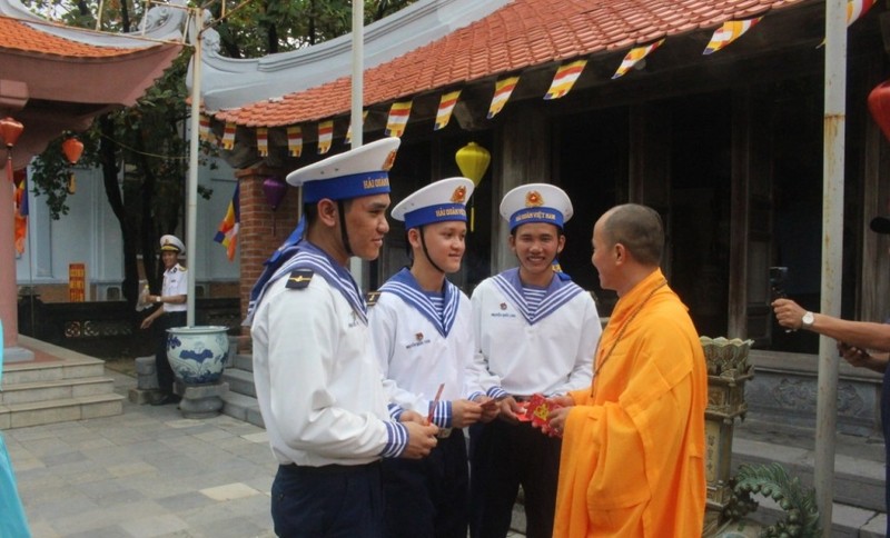 Lễ chùa đầu năm ở Trường Sa ảnh 4