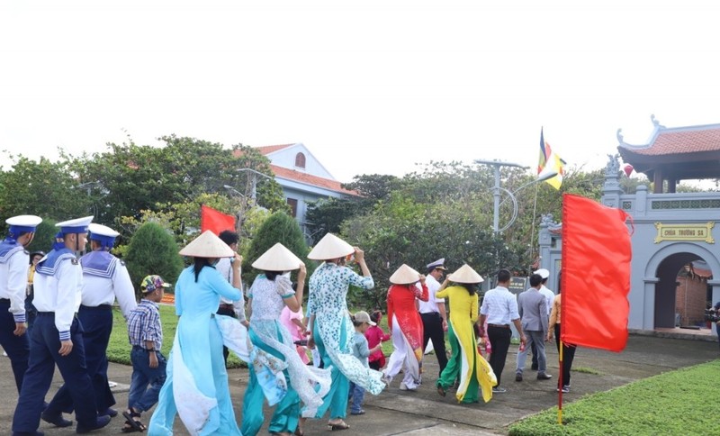 Lễ chùa đầu năm ở Trường Sa ảnh 2