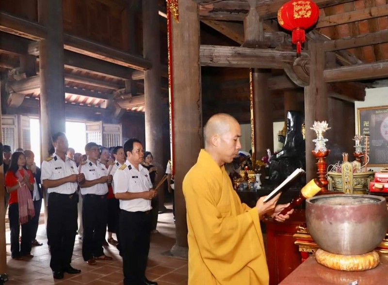 Lễ chùa đầu năm ở Trường Sa ảnh 9