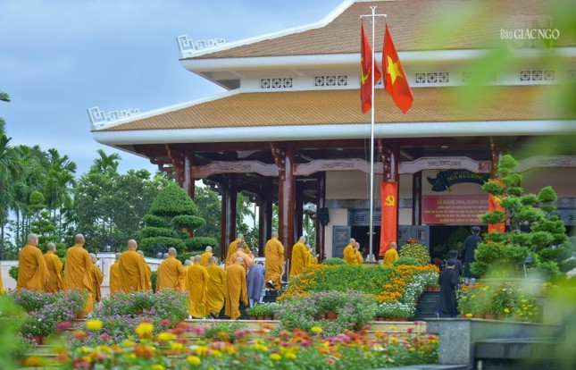 Đức Pháp chủ GHPGVN: “Chúng ta phải sống xứng đáng với sự hy sinh cao cả của các thế hệ tiền nhân” ảnh 3