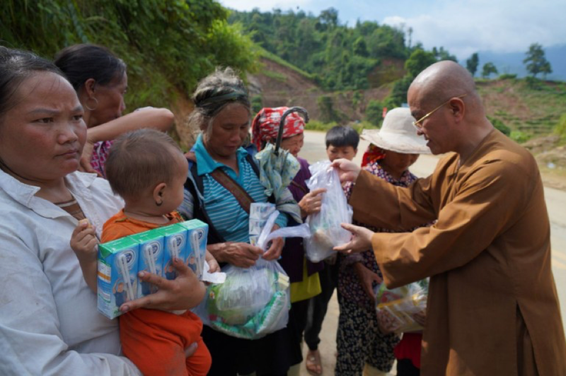 Ban Trị sự GHPGVN tỉnh Đắk Nông thăm, tặng quà đến bà con vùng bão lũ tỉnh Lào Cai, Yên Bái ảnh 1