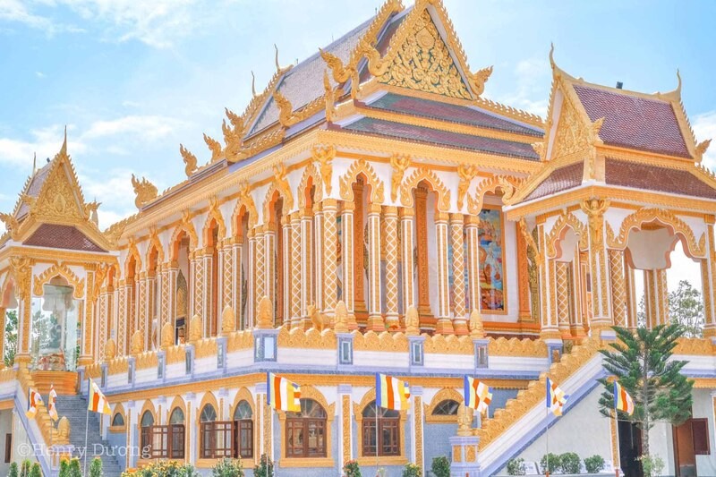 Độc đáo ngôi chùa hơn 400 năm tuổi, lộng lẫy như cung điện ở Sóc Trăng ảnh 1