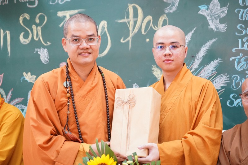 Tiền Giang: Tăng Ni sinh lớp Trung cấp, Cao đẳng Phật học tri ân thầy cô giáo ảnh 5