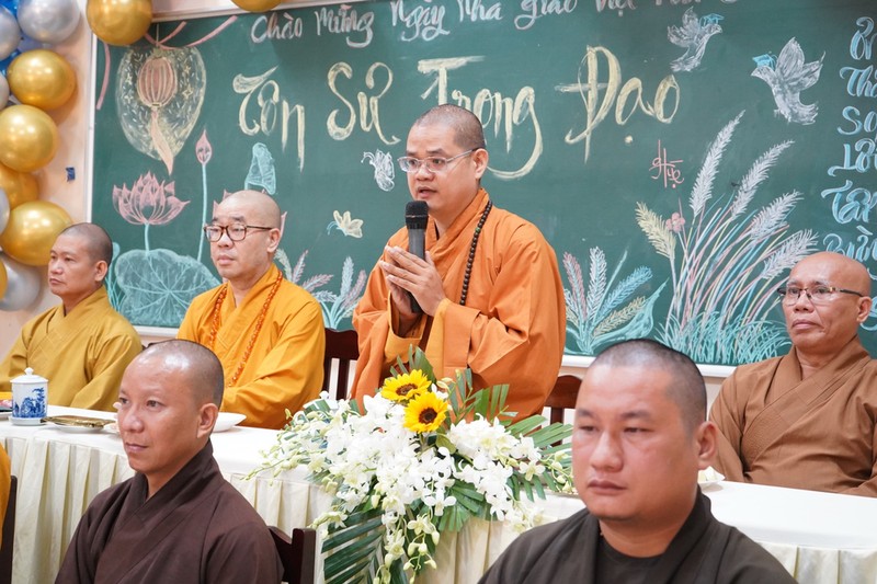 Tiền Giang: Tăng Ni sinh lớp Trung cấp, Cao đẳng Phật học tri ân thầy cô giáo ảnh 3