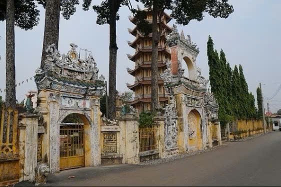 Ngôi chùa 283 năm tuổi ở Bình Dương ảnh 2