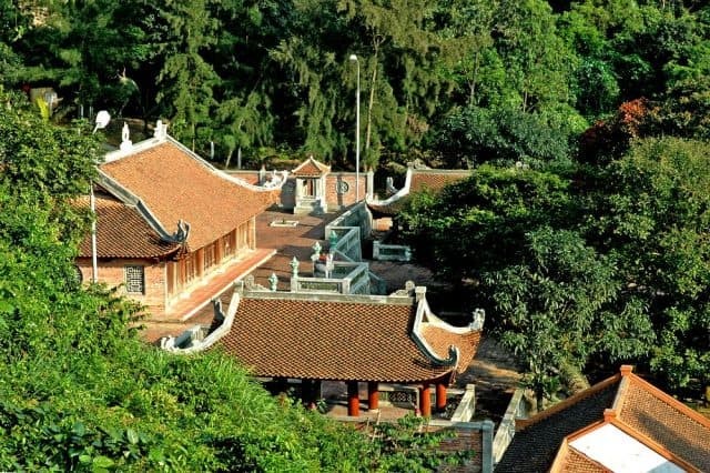 Ngôi chùa cổ trên đảo Song Ngư ảnh 1