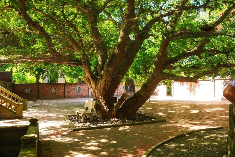 Ngôi chùa cổ trên đảo Song Ngư ảnh 3