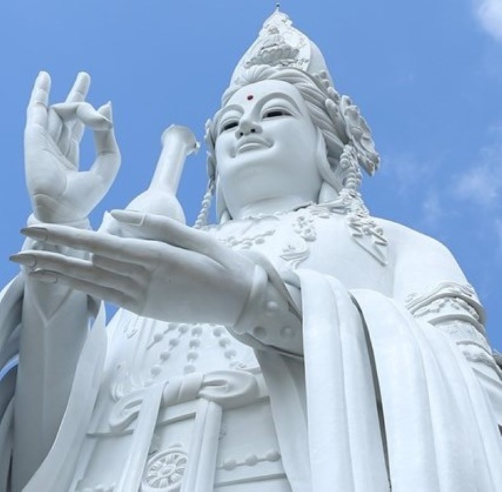 Lâm Đồng: Ngôi chùa trên mây đẹp đến ngỡ ngàng ảnh 1