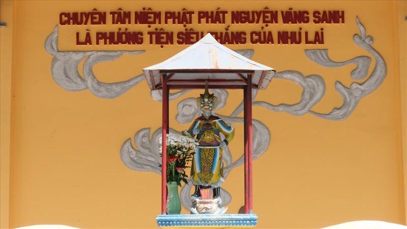 Chiêm ngưỡng vẻ đẹp độc đáo ở chùa Linh Sơn ảnh 6