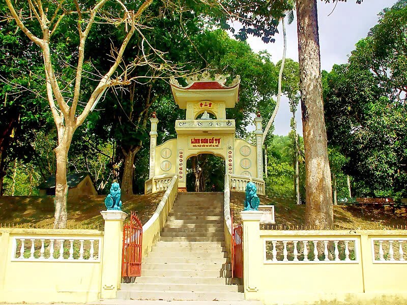 Chiêm ngưỡng vẻ đẹp độc đáo ở chùa Linh Sơn ảnh 1