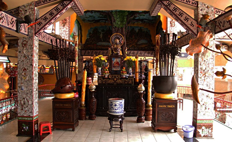 Độc đáo ngôi chùa cổ ở TP. HCM được trang trí bằng 30 tấn mảnh sành, sứ ảnh 6