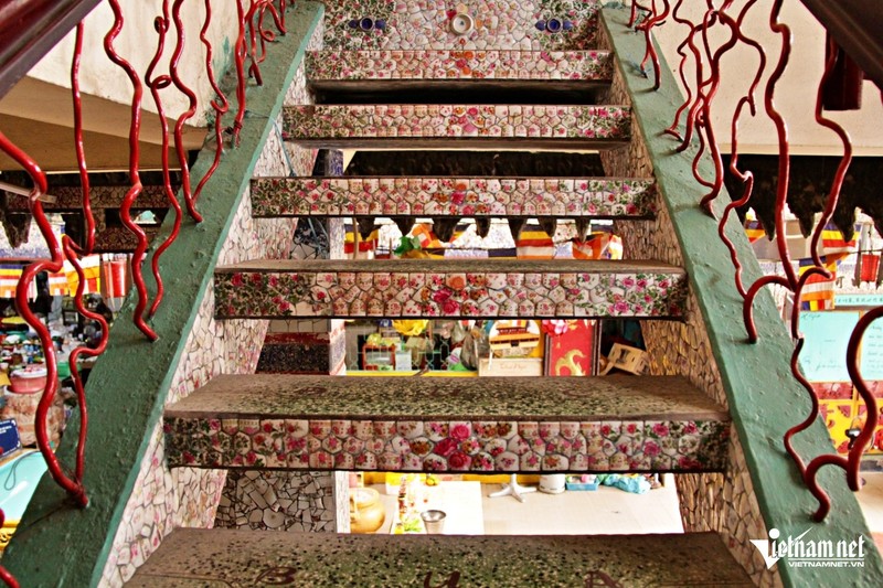 Độc đáo ngôi chùa cổ ở TP. HCM được trang trí bằng 30 tấn mảnh sành, sứ ảnh 4