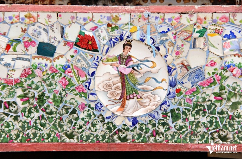 Độc đáo ngôi chùa cổ ở TP. HCM được trang trí bằng 30 tấn mảnh sành, sứ ảnh 11