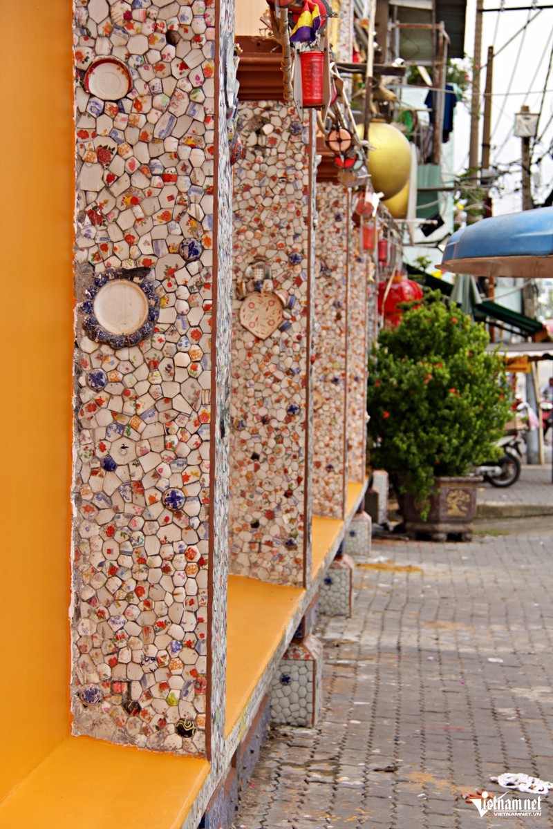 Độc đáo ngôi chùa cổ ở TP. HCM được trang trí bằng 30 tấn mảnh sành, sứ ảnh 14