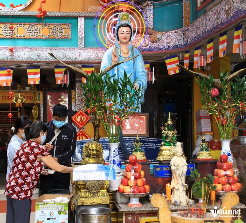 Độc đáo ngôi chùa cổ ở TP. HCM được trang trí bằng 30 tấn mảnh sành, sứ ảnh 15