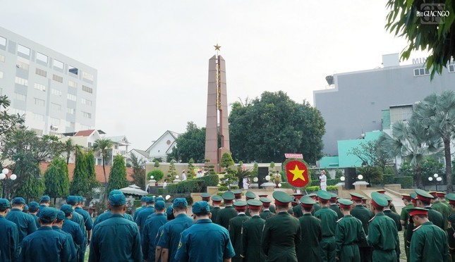 Ban Trị sự GHPGVN Q.Gò Vấp dâng hương tưởng niệm các anh hùng liệt sĩ ảnh 2