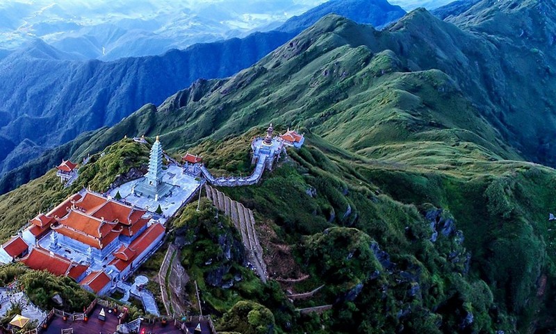 Chiêm ngưỡng Phật A Di Đà cao nhất Việt Nam trên đỉnh Fansipan ảnh 2