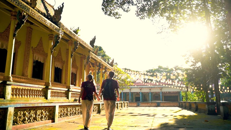 Hàng ngàn người đổ về ngôi chùa có tượng Phật nằm lớn nhất Việt Nam dịp đầu năm mới ảnh 5