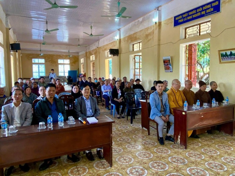 Phật giáo tỉnh Hải Dương tặng quà Tết đến bệnh nhân tại trại phong huyện Chí Linh ảnh 1