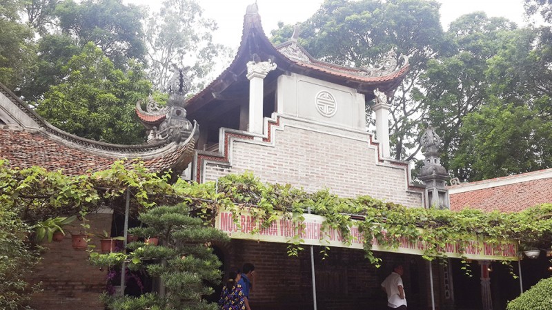 Tiếng chuông vang bên dòng sông hoa đào ảnh 3